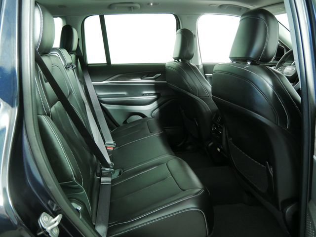 Used 2023 Jeep Grand Cherokee Limited w/ Trailer Tow Prep Group (B) AWD/4WD image 15