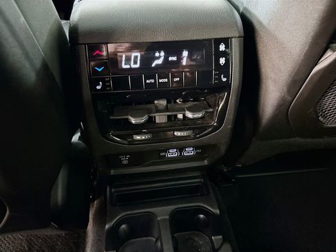 Used 2024 Jeep Grand Cherokee L Limited w/ Luxury Tech Group II AWD/4WD image 26