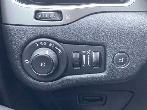 Used 2019 Jeep Cherokee Limited image 22