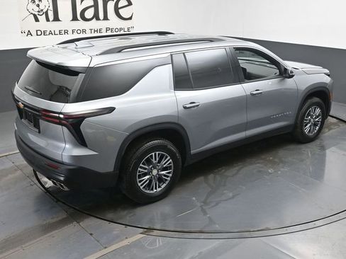 Used 2025 Chevrolet Traverse LT image 40