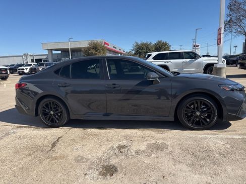Used 2026 Toyota Camry Hybrid image 4