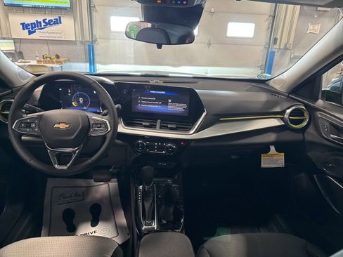New 2026 Chevrolet Trax LT image 20
