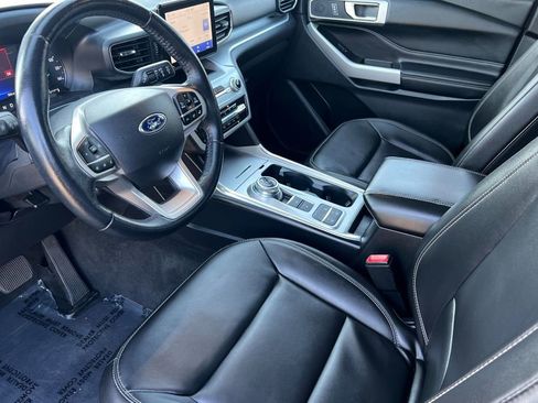 Certified 2022 Ford Explorer XLT w/ Equipment Group 202A image 11