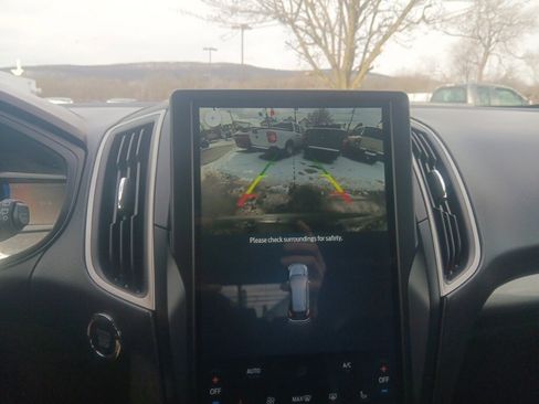 Used 2023 Ford Edge SEL image 38