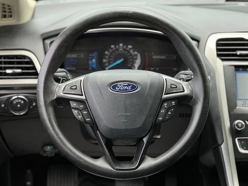 Used 2018 Ford Fusion SE FWD image 30