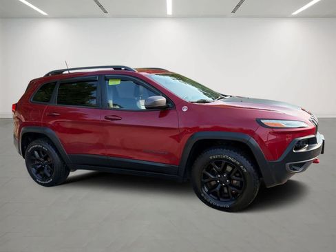 Used 2017 Jeep Cherokee Trailhawk AWD/4WD image 6