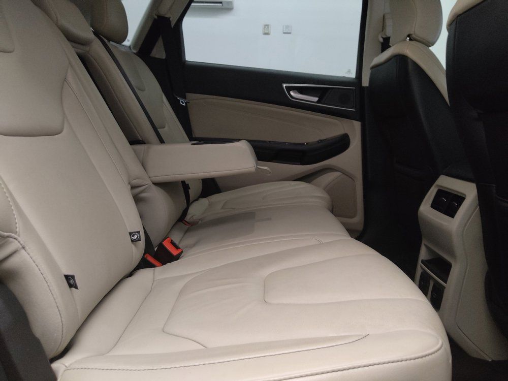 Used 2019 Ford Edge Titanium FWD image 19