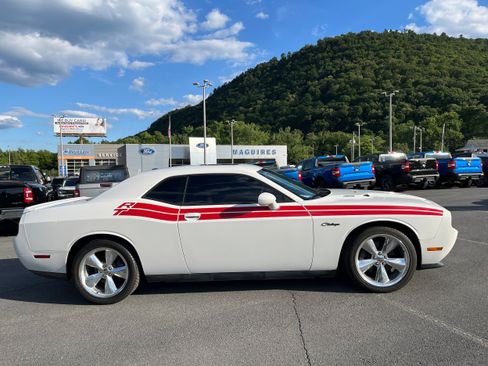 Used 2013 Dodge Challenger R/T RWD image 5