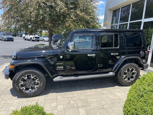 Used 2024 Jeep Wrangler Unlimited Sahara AWD/4WD image 5