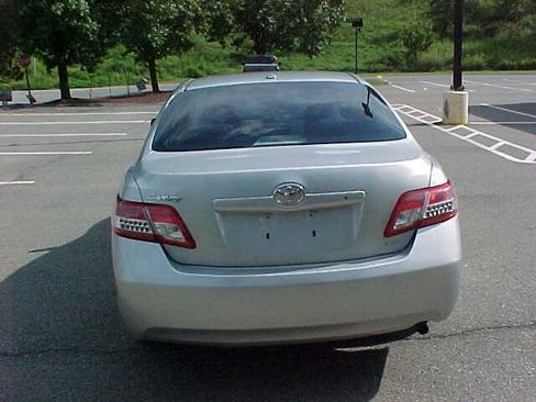 Used 2010 Toyota Camry LE FWD image 10