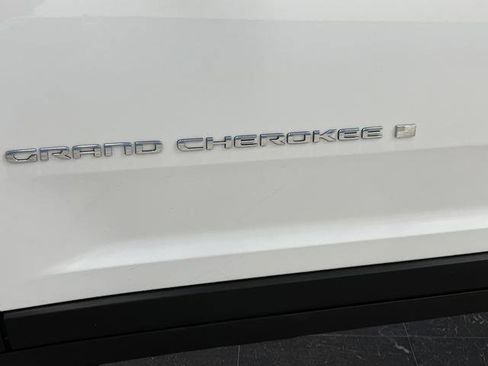 Used 2022 Jeep Grand Cherokee L Laredo w/ Luxury Tech Group I image 32