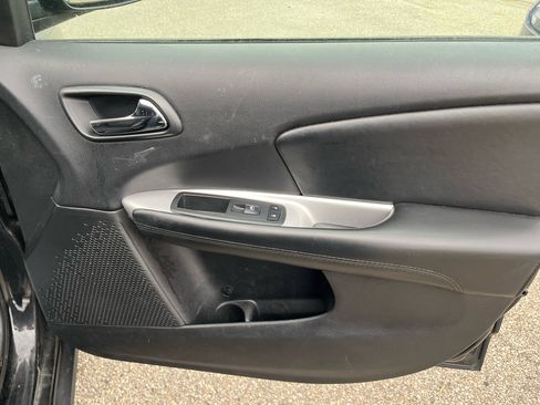 Used 2019 Dodge Journey SE w/ Blacktop Package image 21