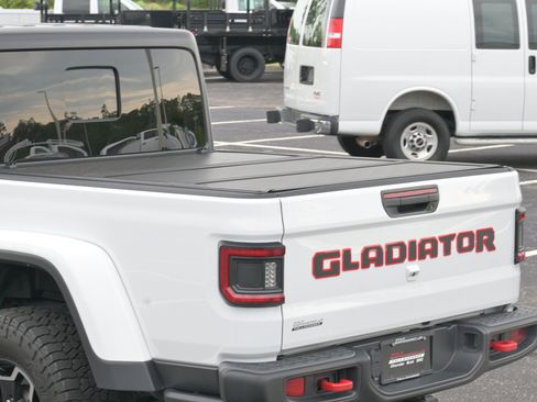 Used 2023 Jeep Gladiator Rubicon w/ Cold Weather Group AWD/4WD image 38