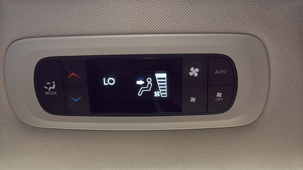 Used 2024 Chrysler Pacifica Touring-L FWD image 35