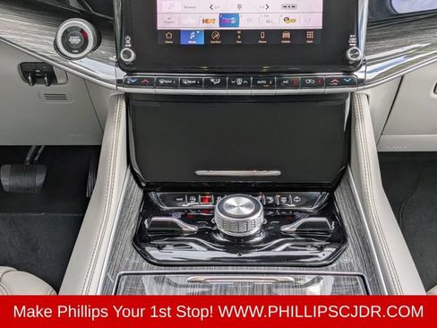 Used 2022 Jeep Wagoneer Series III w/ Premium Group I AWD/4WD image 18