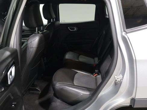 Used 2023 Jeep Compass Latitude AWD/4WD image 18
