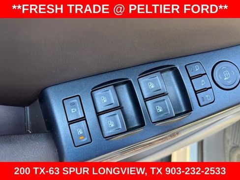 Used 2015 Chevrolet Suburban LTZ RWD image 7