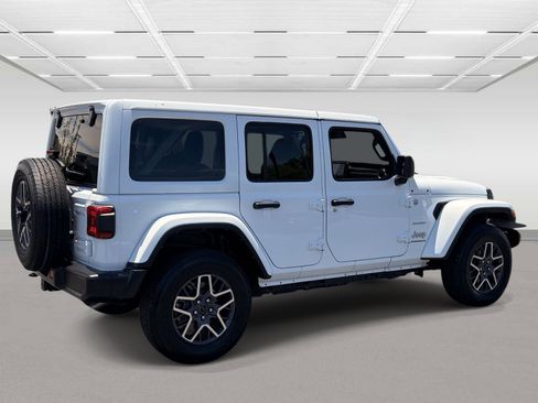 Used 2024 Jeep Wrangler Unlimited Sahara AWD/4WD image 5