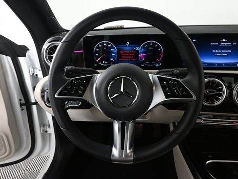 Used 2026 Mercedes-Benz CLA 250 image 2