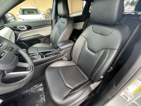 Used 2025 Jeep Compass Limited AWD/4WD image 37