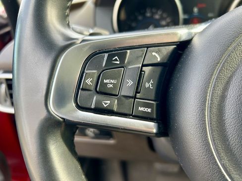Used 2018 Jaguar F-PACE Prestige image 18