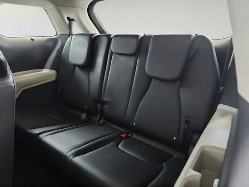 Used 2022 Kia Carnival EX FWD image 22