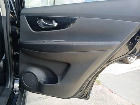Used 2017 Nissan Rogue SL w/ SL Premium Package FWD image 9
