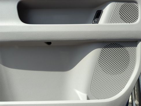 New 2025 Volkswagen ID. Buzz Pro S Plus image 26