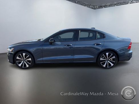 Used 2022 Volvo S60 B5 Momentum w/ Premium Package image 7