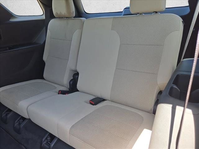 Used 2023 Chevrolet Traverse LS FWD image 17