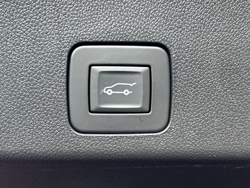 Used 2021 Buick Encore GX Essence w/ Advanced Technology Package FWD image 19