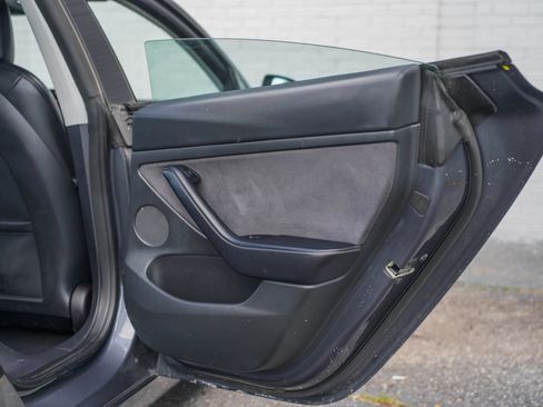 Used 2022 Tesla Model 3 Standard Range RWD image 29