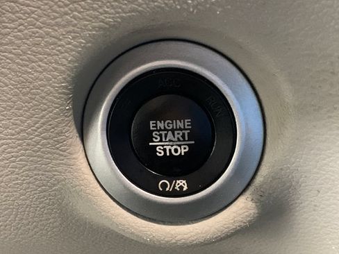 Used 2020 Chrysler Pacifica Touring-L FWD image 29