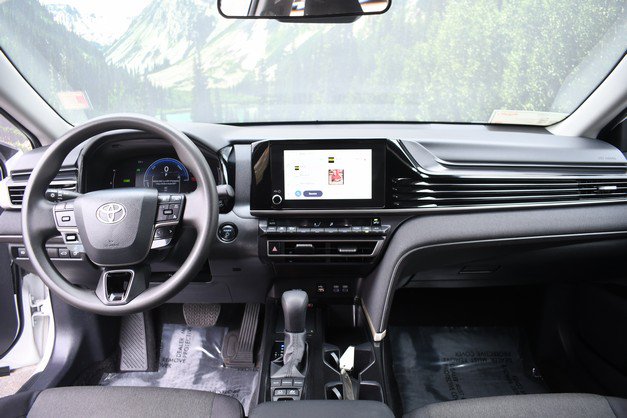 Used 2025 Toyota Camry LE AWD/4WD image 18