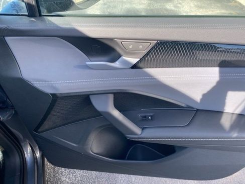 New 2025 Volkswagen Tiguan SE image 46