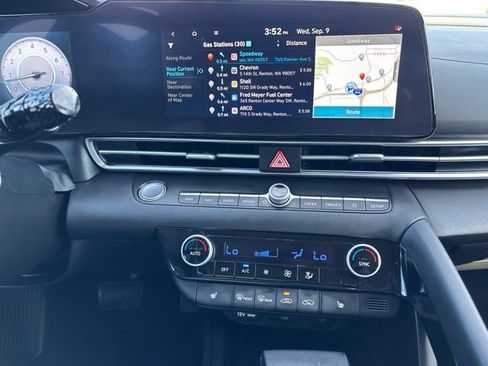 Used 2025 Hyundai Elantra SEL FWD image 22