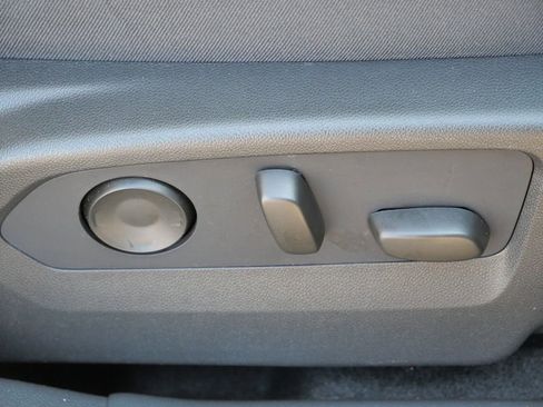 Used 2022 Buick Envision Essence w/ Technology Package I image 16