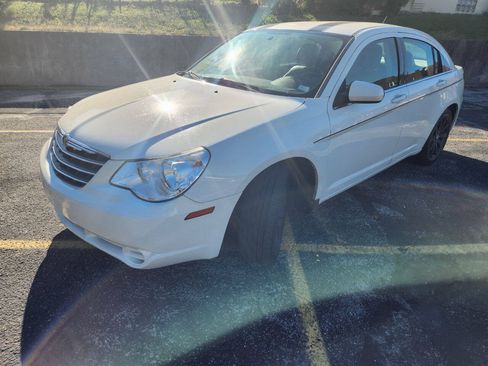 Used 2010 Chrysler Sebring Limited FWD image 2