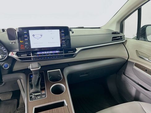 Used 2023 Toyota Sienna XLE FWD image 20
