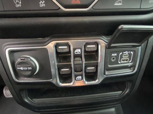 Used 2022 Jeep Gladiator Willys image 21