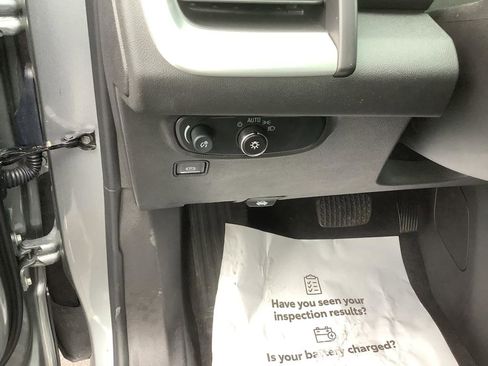 Used 2024 GMC Terrain SLE image 11