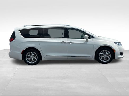 Used 2017 Chrysler Pacifica Touring-L Plus w/ Tire & Wheel Group FWD image 24