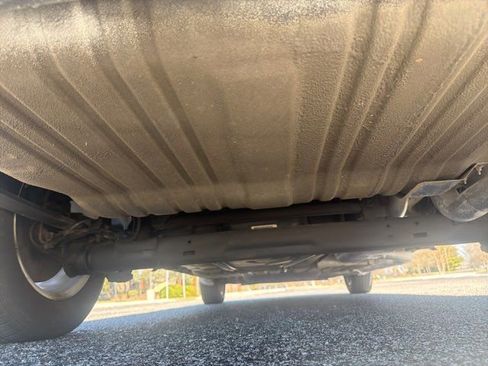 Used 2006 Chrysler Town & Country Touring image 32