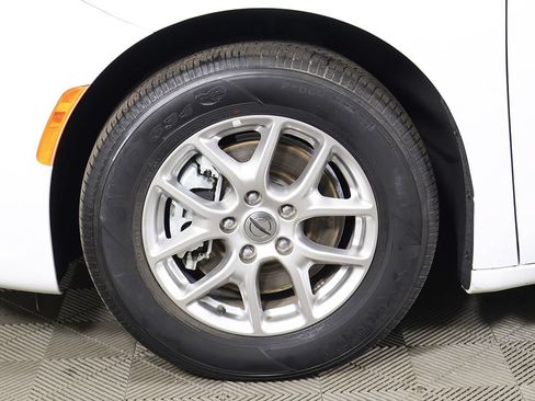 Used 2023 Chrysler Pacifica Touring-L FWD image 22