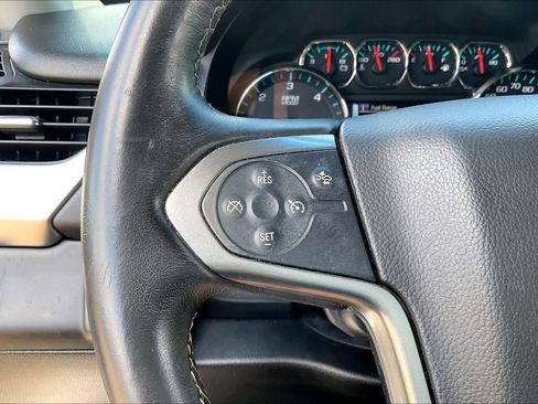 Used 2015 Chevrolet Suburban LT RWD image 22