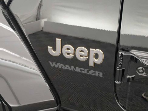 Used 2024 Jeep Wrangler Unlimited Rubicon 392 image 11