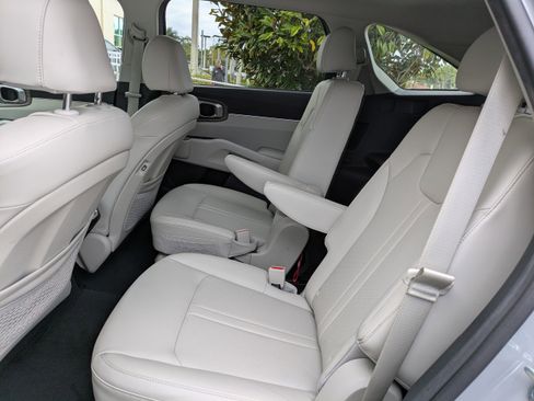 Used 2023 Kia Sorento EX w/ Panoramic Sunroof Package image 16