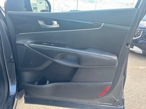 Used 2019 Kia Sorento FWD image 23