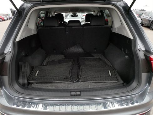 Certified 2023 Volkswagen Tiguan SE image 18