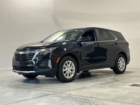 Used 2023 Chevrolet Equinox LT image 2
